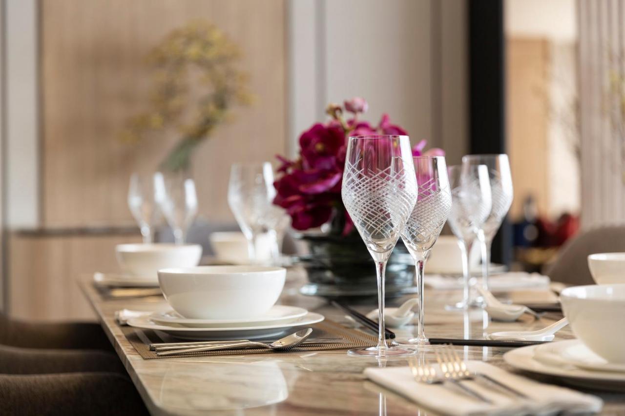 Ascott Embassy Sathorn Bangkok Otel Dış mekan fotoğraf Tableware