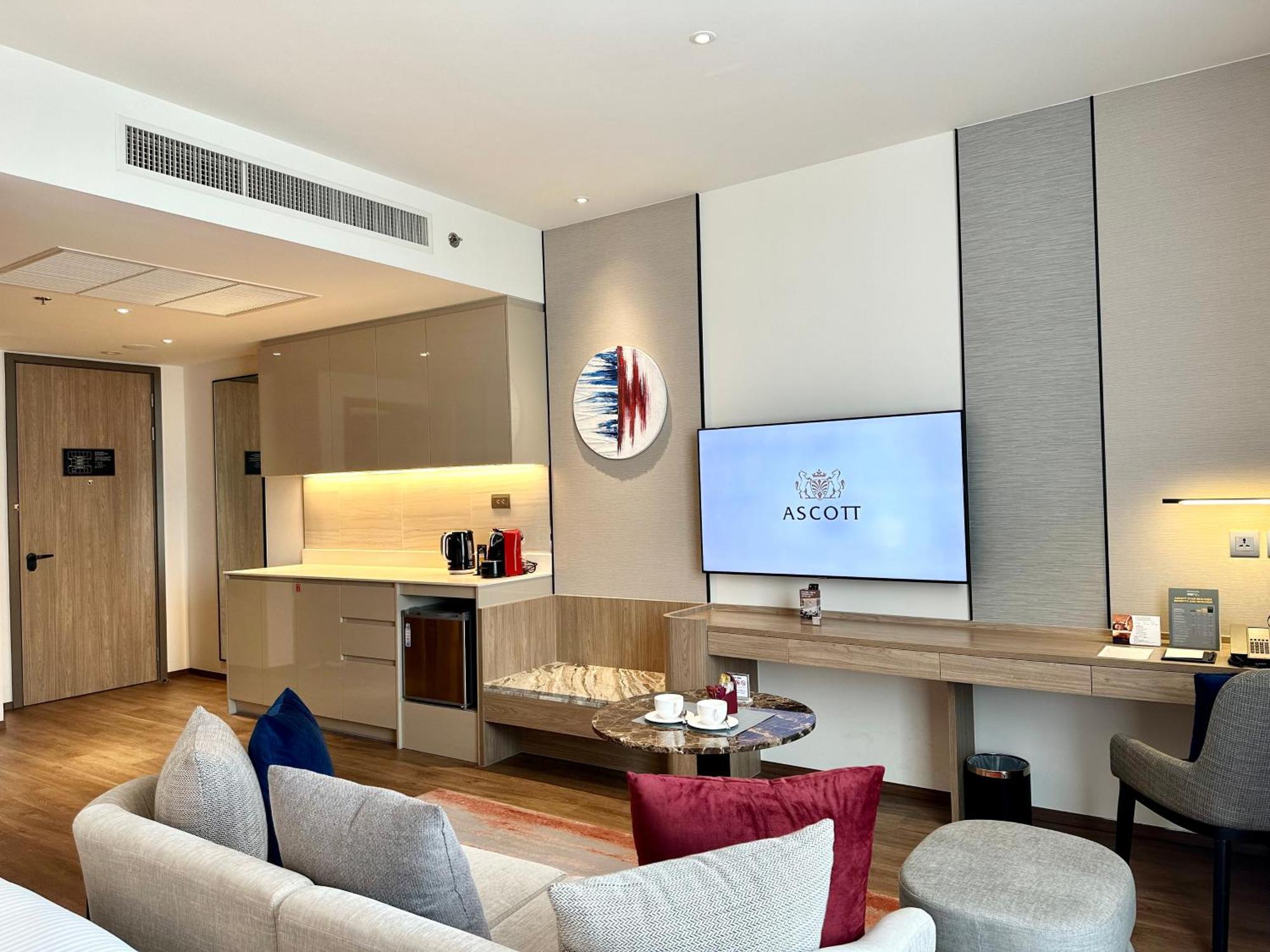 Ascott Embassy Sathorn Bangkok Otel Dış mekan fotoğraf A suite at Ascott Suites, Kuala Lumpur