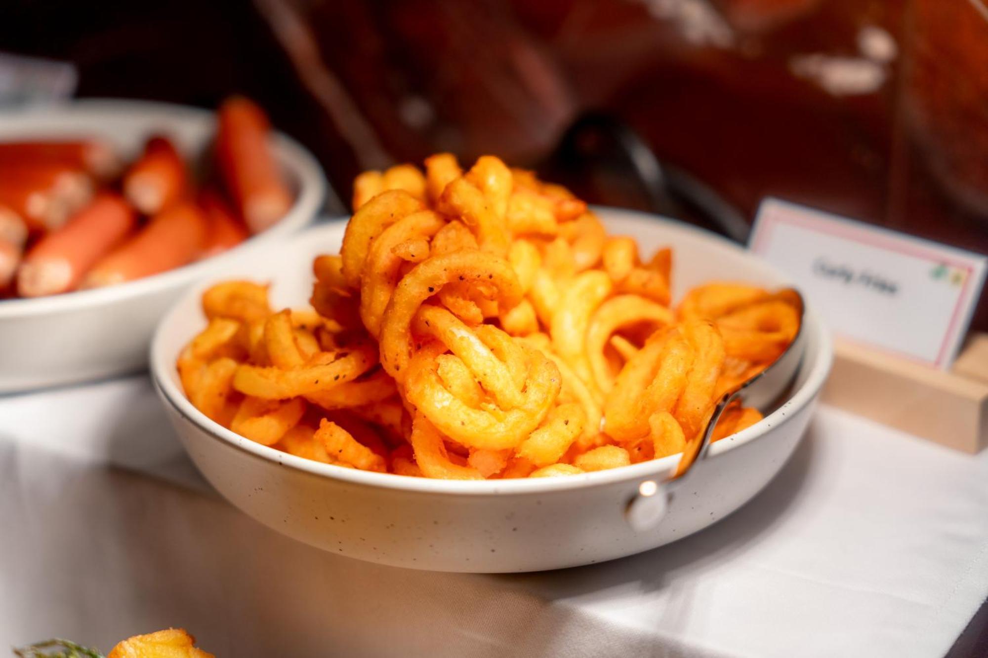 Ascott Embassy Sathorn Bangkok Otel Dış mekan fotoğraf A bowl of masala fries
